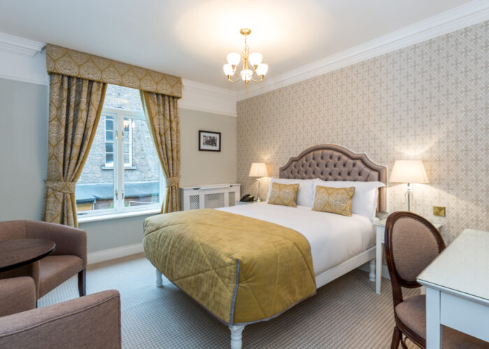 Double room suite image. Staunton on the Green Hotel.